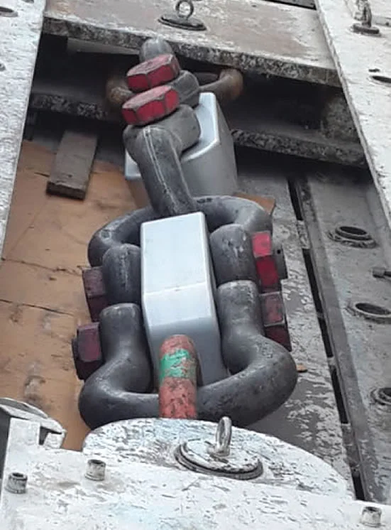 Heavy duty load shackle with integrated monitoring system