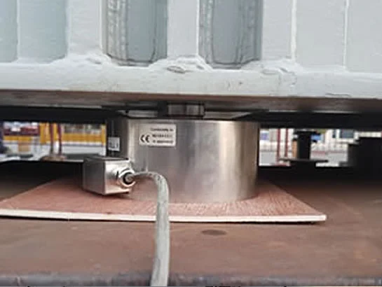 Load cell used for weighing heavy equipment